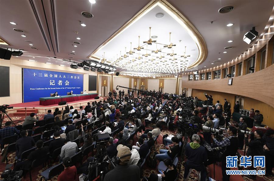 （兩會）（4）國務院扶貧辦主任劉永富就&ldquo;攻堅克難&mdash;&mdash;堅決打贏脫貧攻堅戰(zhàn)&rdquo;答記者問