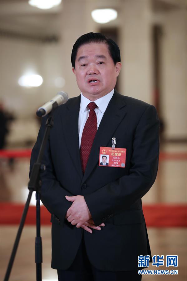 （兩會(huì)&middot;面對面）（2）全國人大代表接受采訪