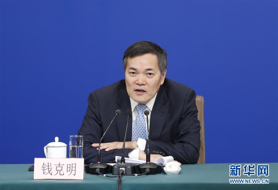 （兩會&middot;XHDW）（6）商務(wù)部部長鐘山等就&ldquo;促進形成強大國內(nèi)市場 推動全方位對外開放&rdquo;答記者問