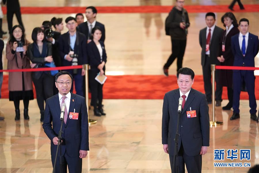 （兩會(huì)&middot;面對(duì)面）（11）全國政協(xié)委員接受采訪