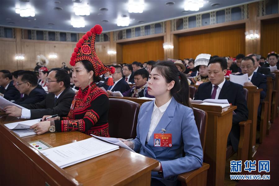 （新華全媒頭條&middot;兩會特別報道&middot;圖文互動）（11）向著夢想的接力&mdash;&mdash;&ldquo;90歲&rdquo;與&ldquo;95后&rdquo;代表的&ldquo;對話&rdquo;