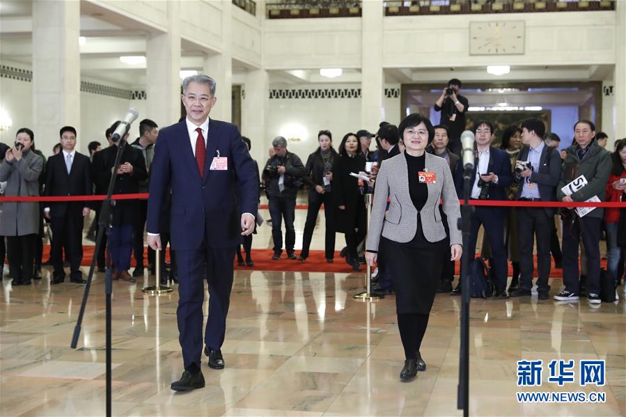 （兩會&middot;面對面&middot;XHDW）（20）全國政協(xié)委員接受采訪