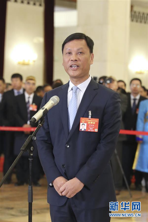 （兩會&middot;面對面&middot;XHDW）（9）全國人大代表接受采訪