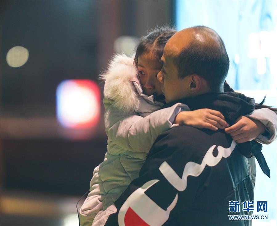 （新春走基層&middot;圖文互動(dòng)）（7）站臺(tái)上的&ldquo;兩塊表&rdquo;