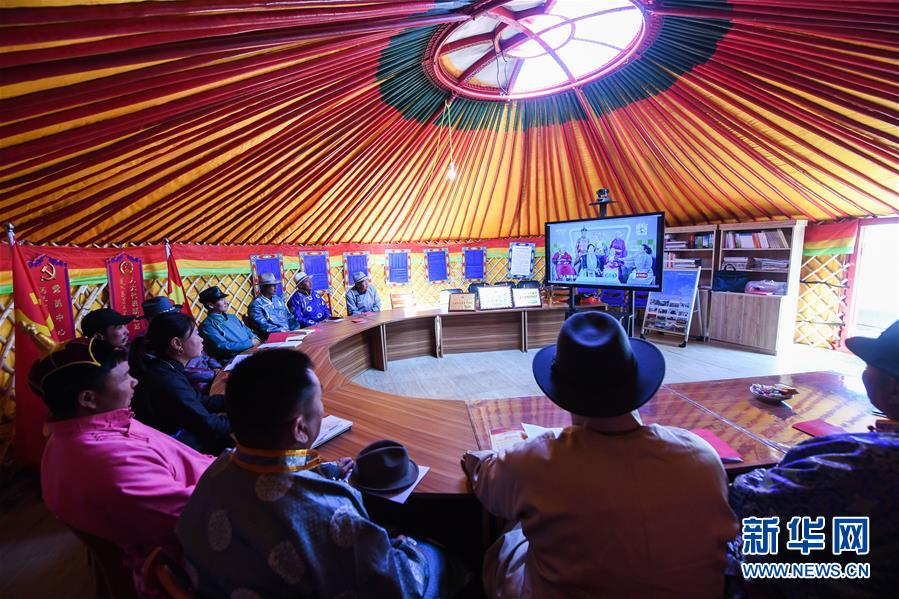 （新華全媒頭條&middot;圖文互動）（3）為基層松綁減負　促干部擔(dān)當(dāng)作為&mdash;&mdash;以習(xí)近平同志為核心的黨中央推進&ldquo;基層減負年&rdquo;工作綜述