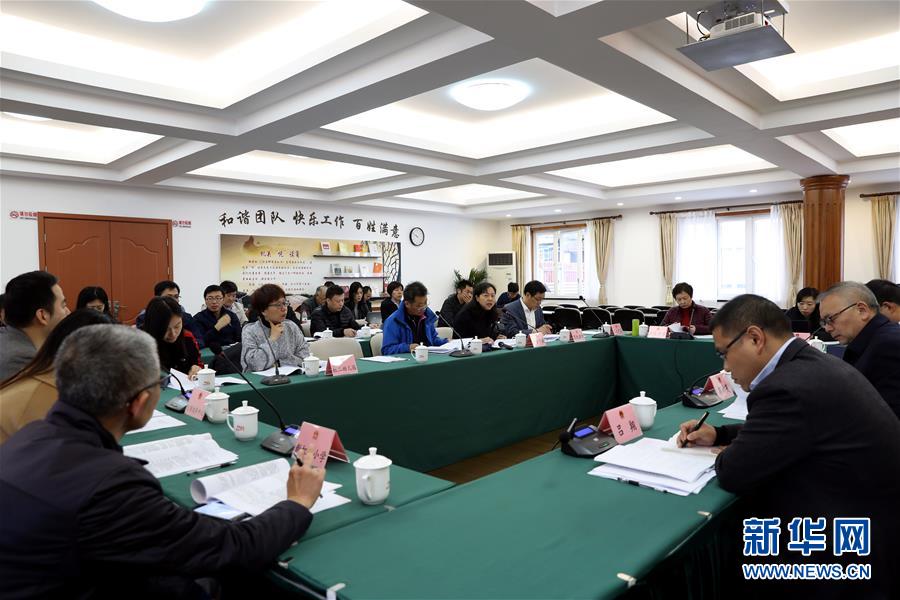 （新華全媒頭條&middot;圖文互動）（7）為基層松綁減負　促干部擔(dān)當(dāng)作為&mdash;&mdash;以習(xí)近平同志為核心的黨中央推進&ldquo;基層減負年&rdquo;工作綜述