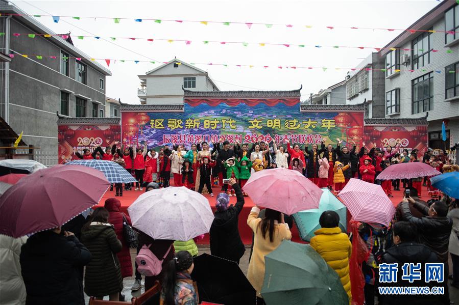 （新春走基層&middot;圖文互動(dòng)）（2）村晚&ldquo;說唱&rdquo;唱什么？