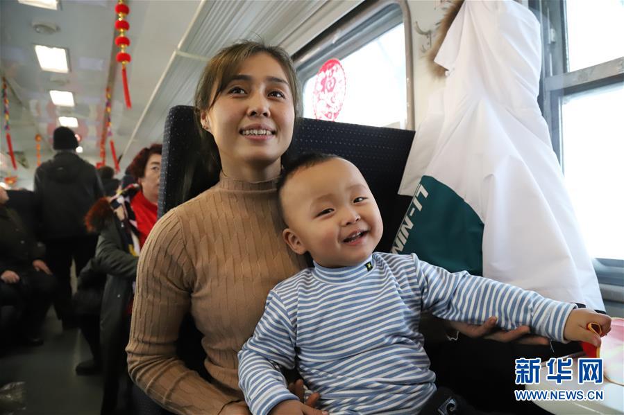 （新春走基層&middot;圖文互動(dòng)）（3）小康路上，與&ldquo;小慢車&rdquo;同行&mdash;&mdash;長(zhǎng)白山區(qū)綠皮火車二三事