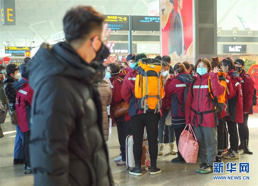 (新華全媒頭條·圖文互動)(18)萬眾一心迎挑戰(zhàn) 眾志成城戰(zhàn)疫情——全國總動員打響疫情防控阻擊戰(zhàn)紀(jì)實(shí)