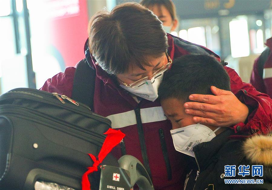 (新華全媒頭條·圖文互動)(20)萬眾一心迎挑戰(zhàn) 眾志成城戰(zhàn)疫情——全國總動員打響疫情防控阻擊戰(zhàn)紀(jì)實(shí)