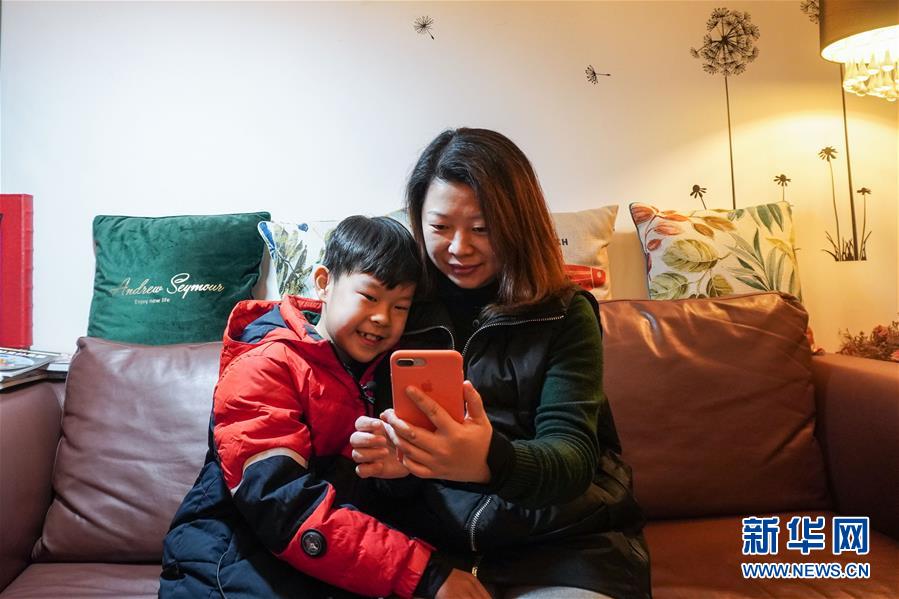 （聚焦疫情防控&middot;圖文互動(dòng)）（1）無(wú)法握手，但始終并肩