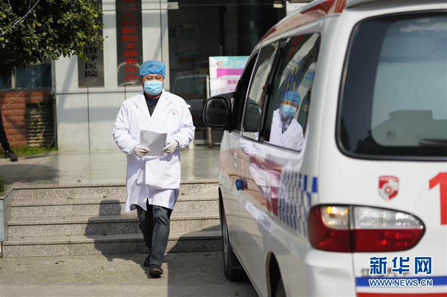 (聚焦疫情防控·圖文互動(dòng))(1)一對(duì)抗疫夫妻的“一線(xiàn)連軸轉(zhuǎn)”