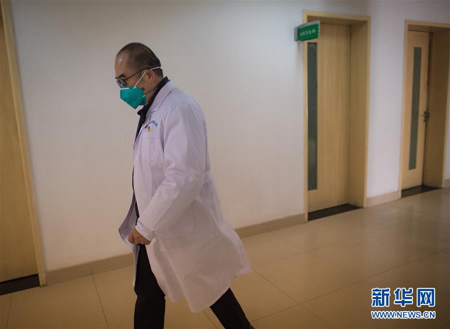 （新華全媒頭條&middot;聚焦疫情防控&middot;圖文互動(dòng)）（8）拼漸凍生命 與疫魔競速&mdash;&mdash;記疫情&ldquo;風(fēng)暴眼&rdquo;中武漢金銀潭醫(yī)院院長張定宇