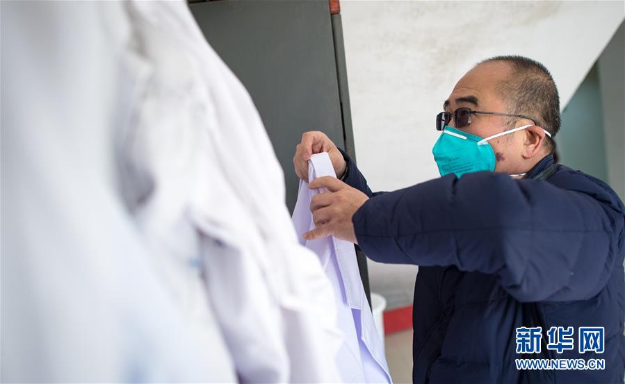 （新華全媒頭條&middot;聚焦疫情防控&middot;圖文互動(dòng)）（9）拼漸凍生命 與疫魔競速&mdash;&mdash;記疫情&ldquo;風(fēng)暴眼&rdquo;中武漢金銀潭醫(yī)院院長張定宇