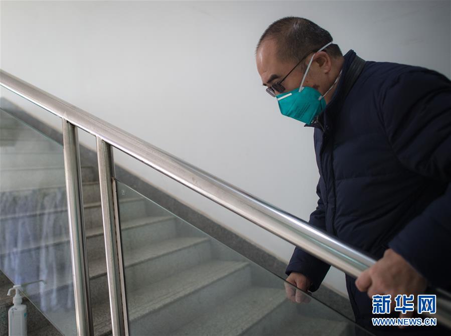 （新華全媒頭條&middot;聚焦疫情防控&middot;圖文互動(dòng)）（11）拼漸凍生命 與疫魔競速&mdash;&mdash;記疫情&ldquo;風(fēng)暴眼&rdquo;中武漢金銀潭醫(yī)院院長張定宇