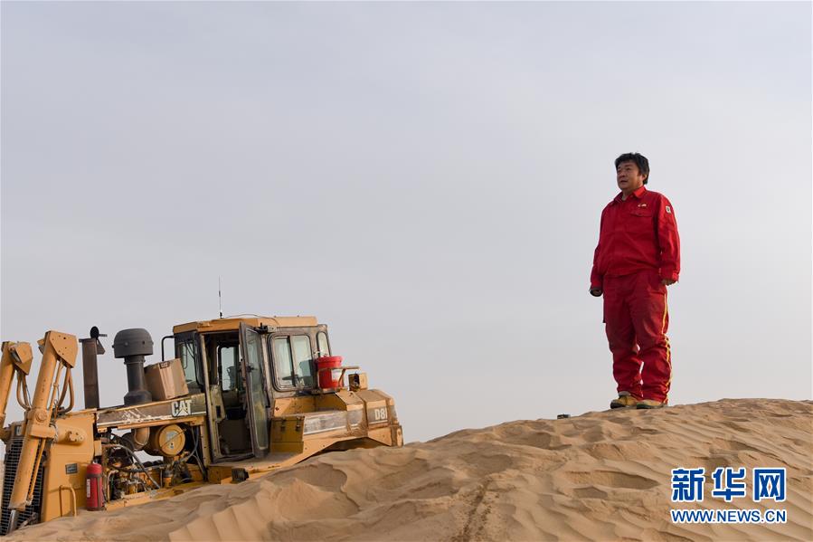 （新春走基層&middot;圖文互動）（1）特寫：與車為伴，獨行沙海