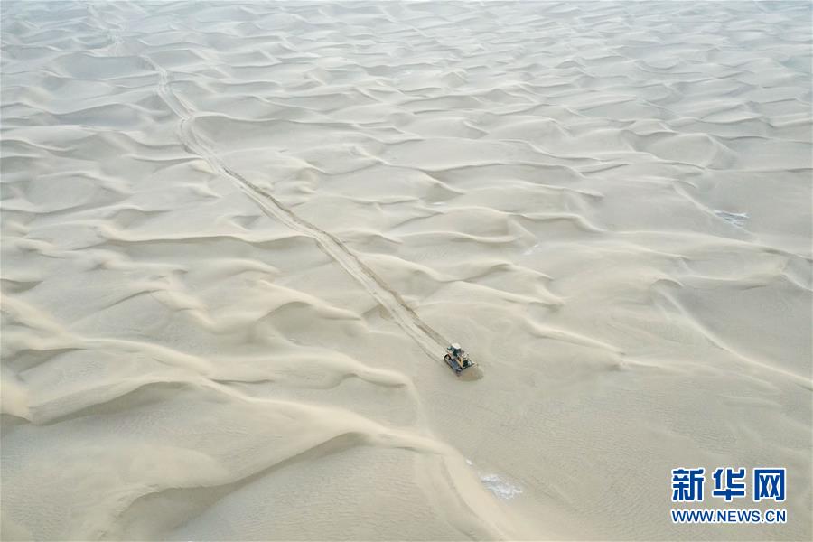 （新春走基層&middot;圖文互動）（2）特寫：與車為伴，獨行沙海