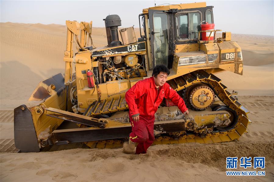 （新春走基層&middot;圖文互動）（5）特寫：與車為伴，獨行沙海