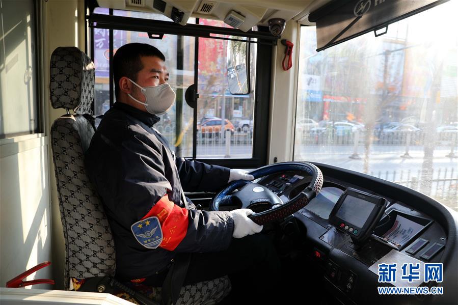（聚焦疫情防控&middot;圖文互動）（1）疫情下的公交司機：只要有一名乘客，我們也要堅守！
