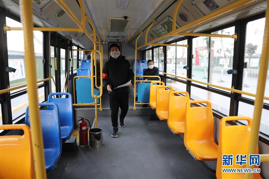 （聚焦疫情防控&middot;圖文互動）（2）疫情下的公交司機：只要有一名乘客，我們也要堅守！