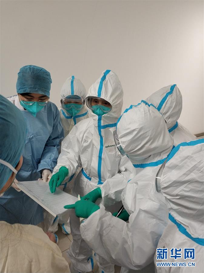 （新華全媒頭條&middot;圖文互動）（4）戰(zhàn)紅區(qū)！&mdash;&mdash;發(fā)生在武漢抗疫隔離病房內(nèi)的故事