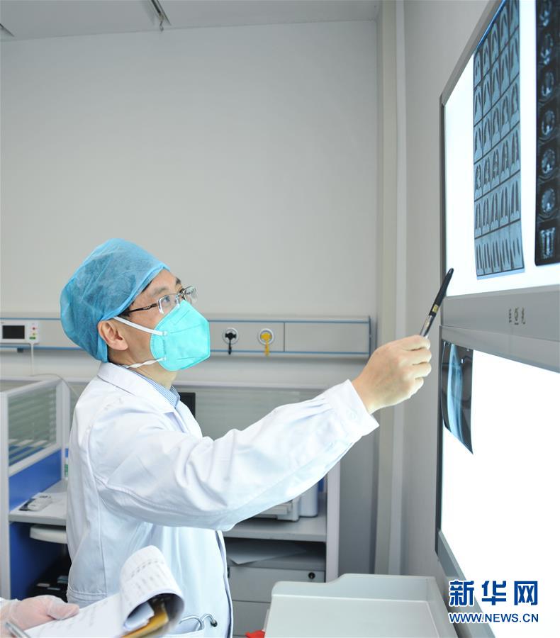 （新華全媒頭條&middot;圖文互動）（6）戰(zhàn)紅區(qū)！&mdash;&mdash;發(fā)生在武漢抗疫隔離病房內(nèi)的故事