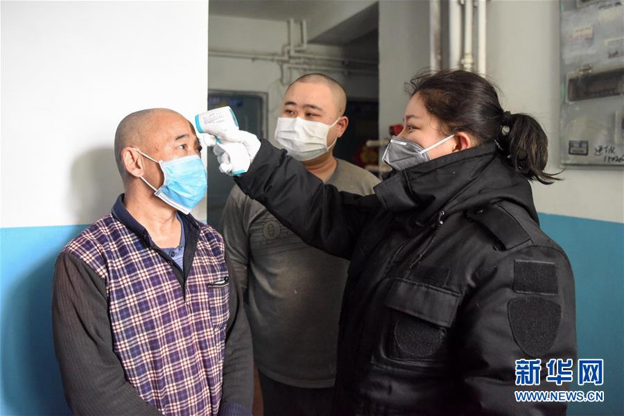 （聚焦疫情防控&middot;圖文互動(dòng)）（4）&ldquo;我們多跑跑，居民更安全&rdquo;&mdash;&mdash;直擊新疆基層社區(qū)疫情防控