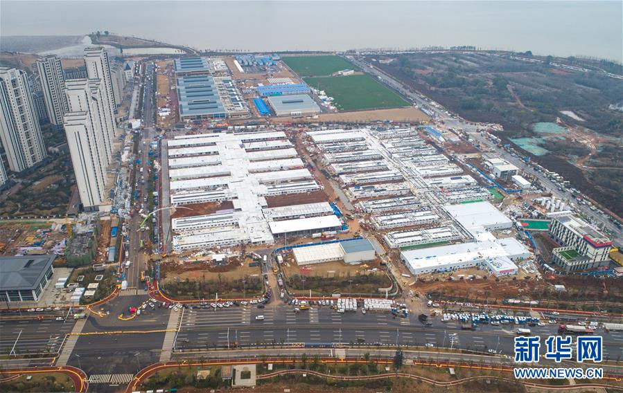 （新華全媒頭條&middot;圖文互動） （4）做好疫情防護 統(tǒng)籌抓好改革發(fā)展穩(wěn)定各項工作&mdash;&mdash;堅決打贏疫情防控阻擊戰(zhàn)系列述評之四