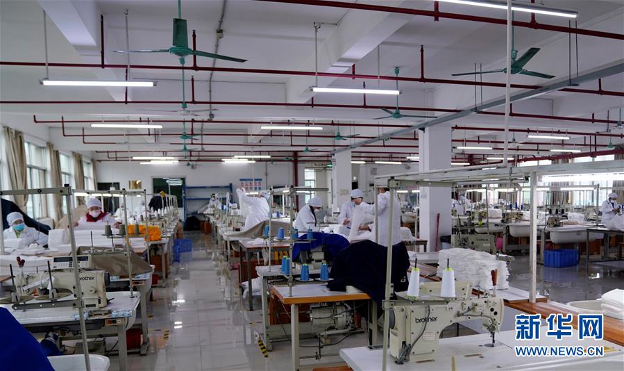 （來自經(jīng)濟前沿的故事&middot;企業(yè)復工復產(chǎn)&middot;圖文互動）（2）堅守生產(chǎn)線就是保護&ldquo;生命線&rdquo;&mdash;&mdash;廣西部分企業(yè)復工生產(chǎn)見聞