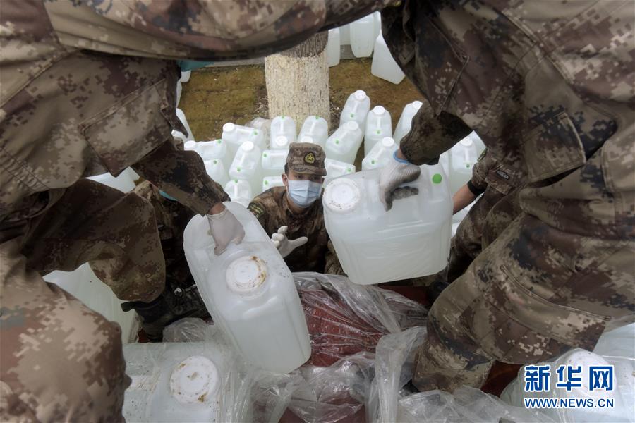 （聚焦疫情防控&middot;圖文互動）（4）邯鄲市愛國擁軍聯(lián)合會為武漢火神山醫(yī)院捐贈百噸醫(yī)用消毒原液
