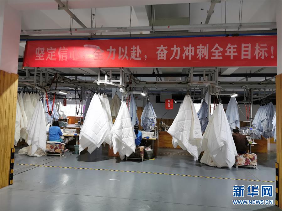 （來(lái)自經(jīng)濟(jì)前沿的故事&middot;企業(yè)復(fù)工復(fù)產(chǎn)&middot;圖文互動(dòng)）（4）&ldquo;開(kāi)門(mén)紅包&rdquo;變&ldquo;消毒迎門(mén)&rdquo;&mdash;&mdash;長(zhǎng)沙高新區(qū)一家企業(yè)復(fù)工的&ldquo;拼勁&rdquo;