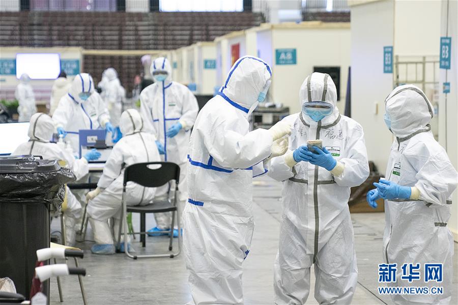 （新華全媒頭條&middot;圖文互動(dòng)）（2）火線上的中流砥柱&mdash;&mdash;獻(xiàn)給奮戰(zhàn)在抗疫一線的醫(yī)務(wù)工作者