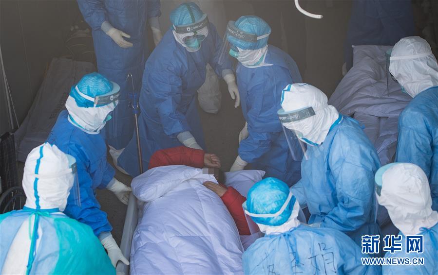 （新華全媒頭條&middot;圖文互動(dòng)）（8）火線上的中流砥柱&mdash;&mdash;獻(xiàn)給奮戰(zhàn)在抗疫一線的醫(yī)務(wù)工作者