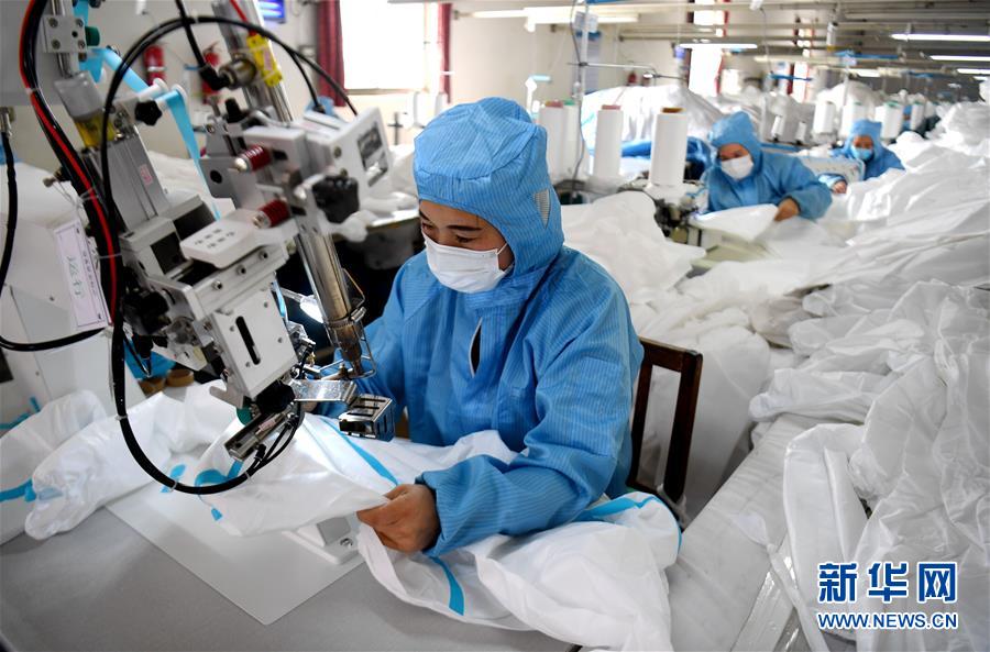 （聚焦疫情防控&middot;圖文互動）（1）我們能多產(chǎn)一件，前方就少一份風(fēng)險&mdash;&mdash;醫(yī)用防護(hù)服&ldquo;河北制造&rdquo;緊急&ldquo;起飛&rdquo;記