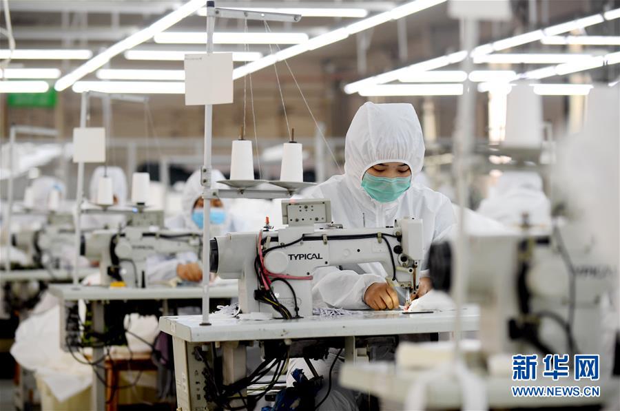（聚焦疫情防控&middot;圖文互動）（3）我們能多產(chǎn)一件，前方就少一份風(fēng)險&mdash;&mdash;醫(yī)用防護(hù)服&ldquo;河北制造&rdquo;緊急&ldquo;起飛&rdquo;記