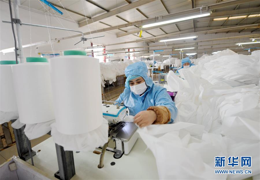 （聚焦疫情防控&middot;圖文互動）（6）我們能多產(chǎn)一件，前方就少一份風(fēng)險&mdash;&mdash;醫(yī)用防護(hù)服&ldquo;河北制造&rdquo;緊急&ldquo;起飛&rdquo;記