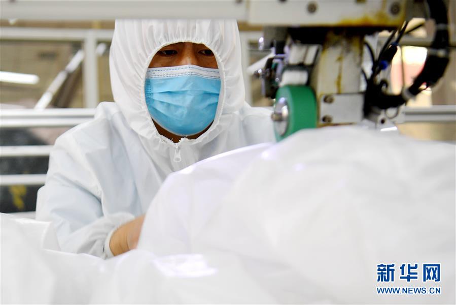 （聚焦疫情防控&middot;圖文互動）（7）我們能多產(chǎn)一件，前方就少一份風(fēng)險&mdash;&mdash;醫(yī)用防護(hù)服&ldquo;河北制造&rdquo;緊急&ldquo;起飛&rdquo;記