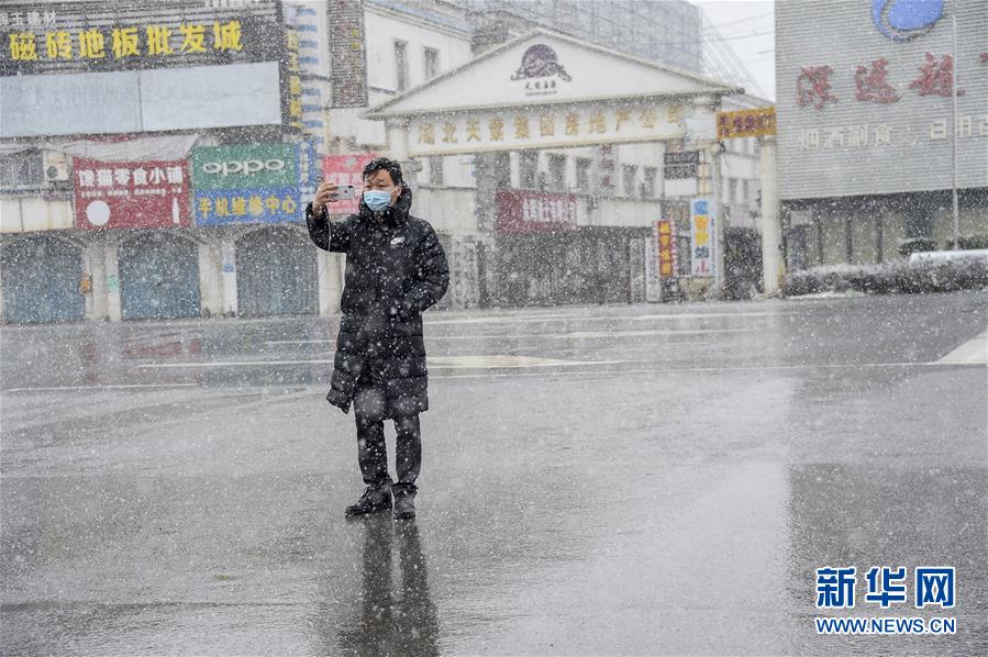 （新華全媒頭條配圖&middot;圖文互動(dòng)）（12）戰(zhàn)&ldquo;疫&rdquo;的一天&mdash;&mdash;新華社記者直擊湖北保衛(wèi)戰(zhàn)