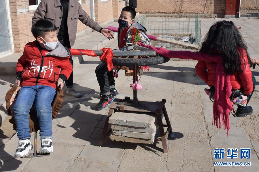 （圖文互動）&ldquo;宅&rdquo;出新境界！內(nèi)蒙古一農(nóng)民在家里造出游樂場
