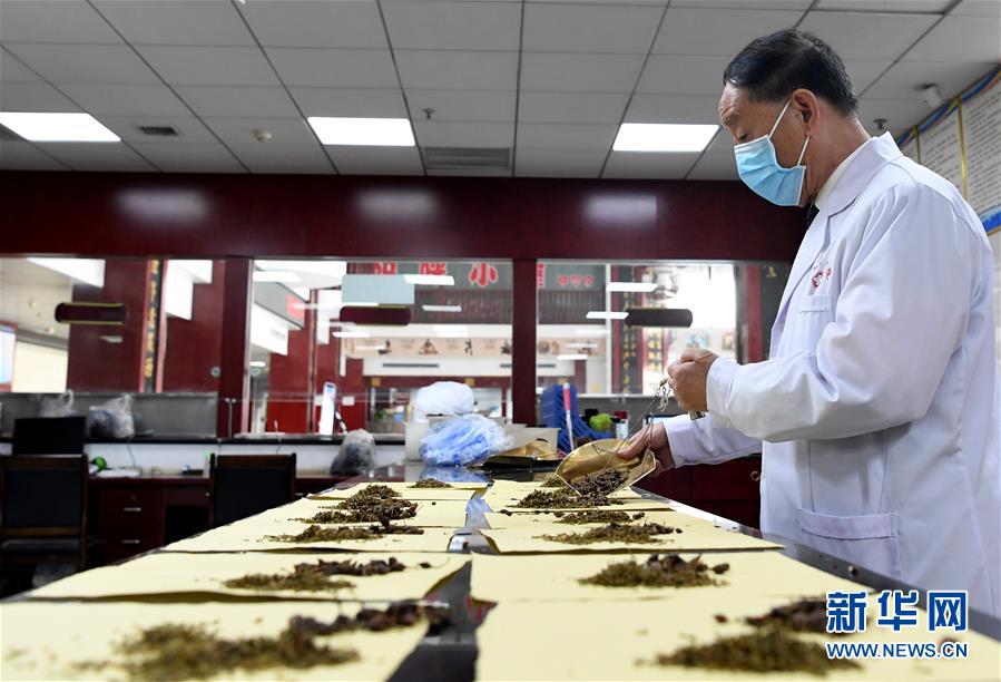 （圖文互動(dòng)）（2）78歲老中醫(yī)的&ldquo;醫(yī)者仁心&rdquo;