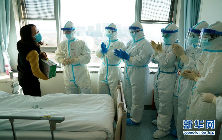 （新華全媒頭條&middot;圖文互動(dòng)）（6）&ldquo;與國(guó)家同舟，與人民共濟(jì)&rdquo;&mdash;&mdash;新冠肺炎重癥救治同濟(jì)醫(yī)院戰(zhàn)&ldquo;疫&rdquo;直擊