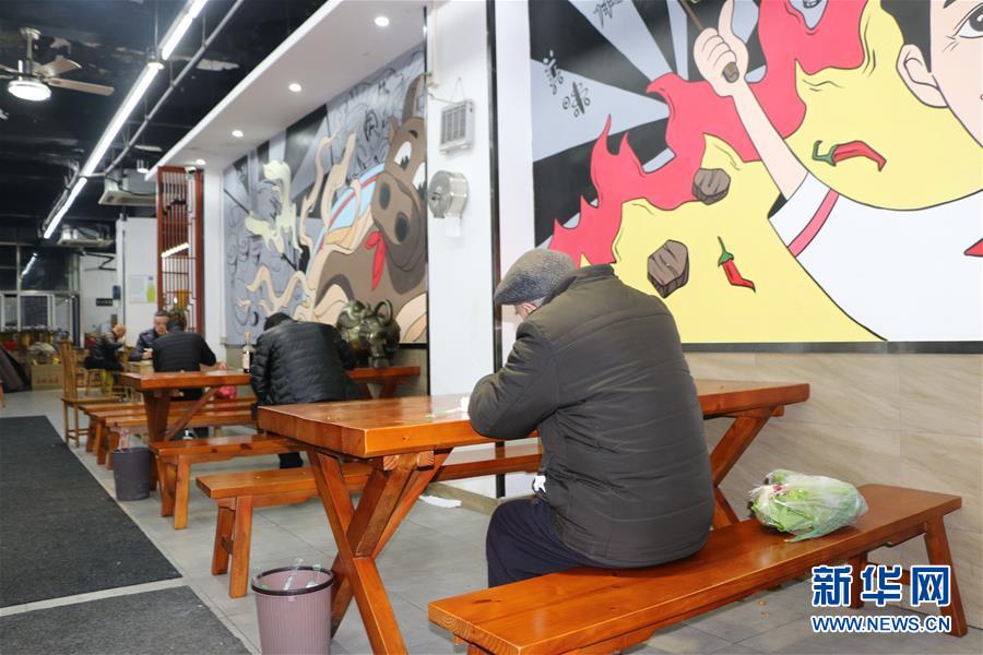 （圖文互動）（5）吃粉擼串，商圈&ldquo;打卡&rdquo;，動車出廠&mdash;&mdash;湖南&ldquo;標簽&rdquo;復蘇記