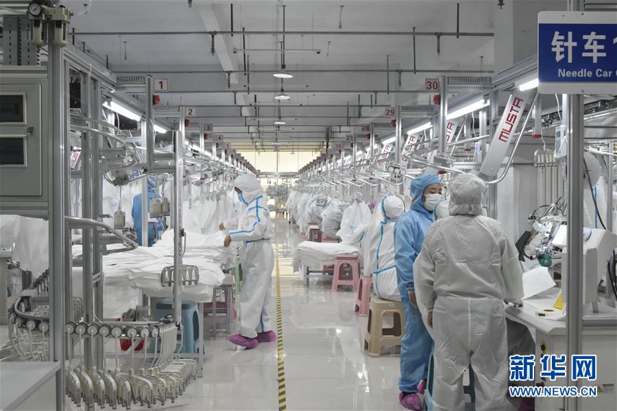 （決戰(zhàn)決勝脫貧攻堅(jiān)&middot;圖文互動(dòng)）（2）防疫有保障 脫貧有底氣&mdash;&mdash;甘肅一批扶貧車間成為戰(zhàn)疫&ldquo;兵工廠&rdquo;