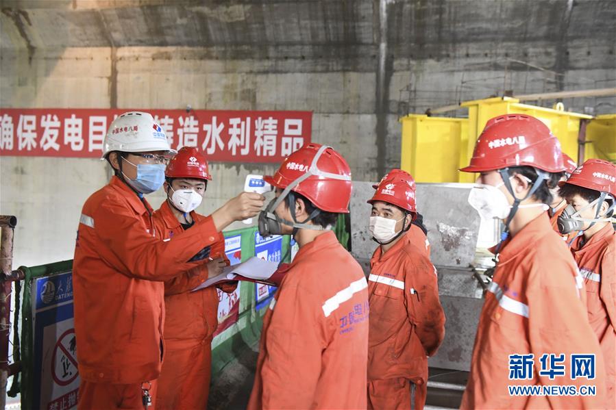 （抓好經(jīng)濟發(fā)展 應(yīng)對復(fù)雜局面&middot;圖文互動）（1）把疫情造成的損失降到最小&mdash;&mdash;廣西生產(chǎn)一線見聞