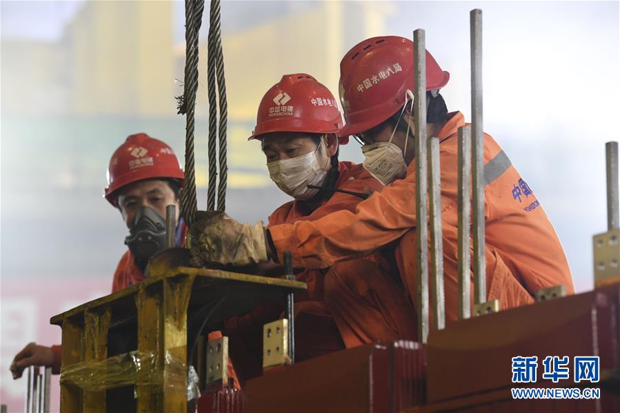 （抓好經(jīng)濟發(fā)展 應(yīng)對復(fù)雜局面&middot;圖文互動）（2）把疫情造成的損失降到最小&mdash;&mdash;廣西生產(chǎn)一線見聞