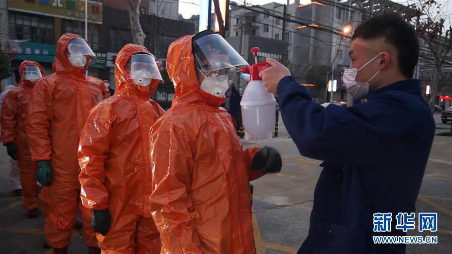 （一線抗疫群英譜&middot;圖文互動）（2）洪湖有支&ldquo;毒水&rdquo;轉(zhuǎn)運(yùn)隊(duì)