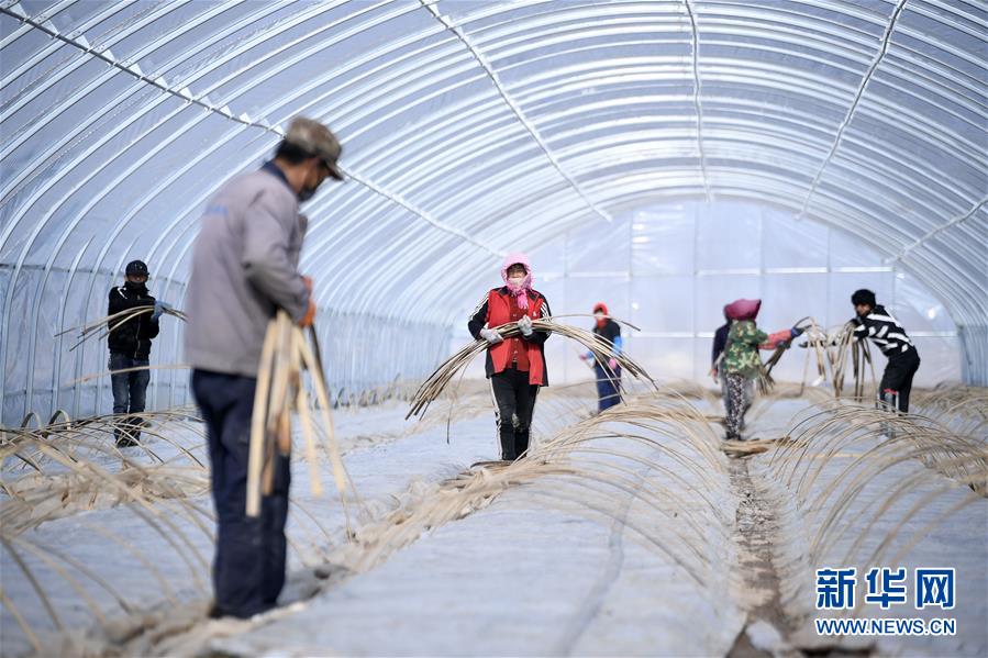 （在習(xí)近平新時代中國特色社會主義思想指引下&mdash;&mdash;新時代新作為新篇章&middot;習(xí)近平總書記關(guān)切事&middot;圖文互動）（1）戰(zhàn)&ldquo;疫&rdquo;戰(zhàn)&ldquo;貧&rdquo;都要贏&mdash;&mdash;脫貧攻堅一線打響兩場硬仗