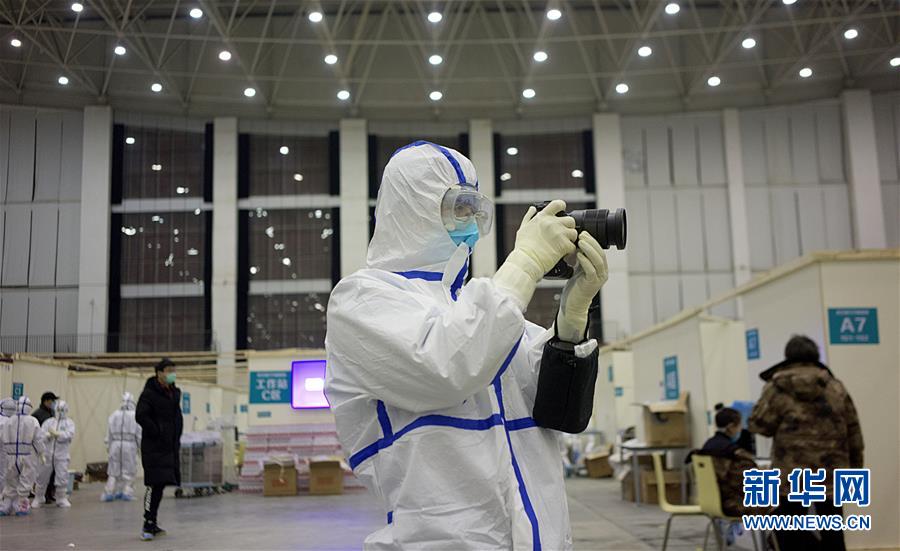 （一線抗疫群英譜&middot;特稿&middot;圖文互動）（4）不畏艱險，深入一線&mdash;&mdash;&ldquo;武漢保衛(wèi)戰(zhàn)&rdquo;一線新聞工作者素描