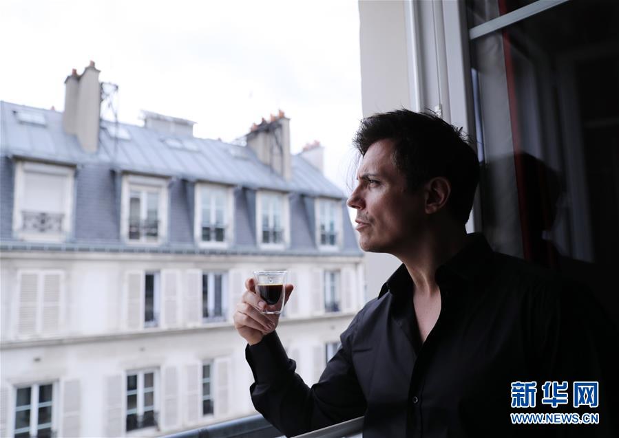 （國際&middot;圖文互動）（5）通訊：手牽手，我們共同驅(qū)散陰霾&mdash;&mdash;法國音樂人創(chuàng)作抗疫歌曲背后的故事