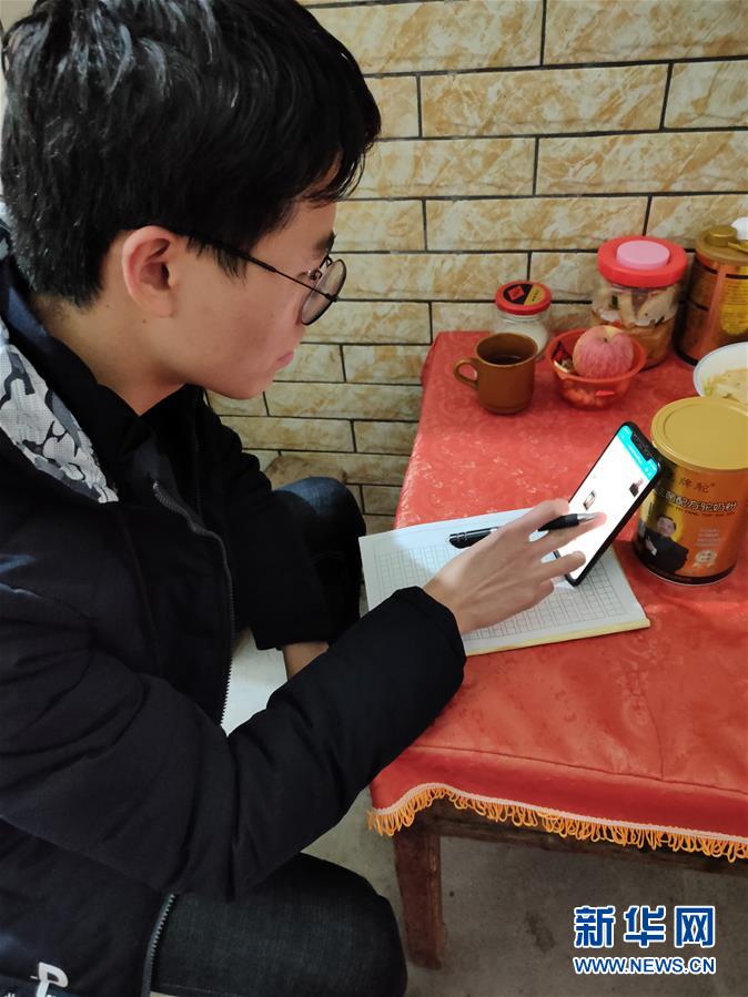 （新華網(wǎng)&middot;圖文互動(dòng)）（1）為&ldquo;逆行者&rdquo;后方護(hù)航，這些大學(xué)生的假期不一般